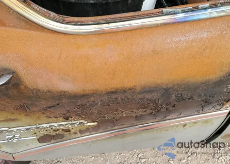 1957 Buick Roadmaster z USA, uszkodzony, nr VIN 7D7017509